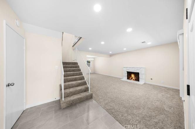 1741 N Rutherford St - Photo 3 of 24