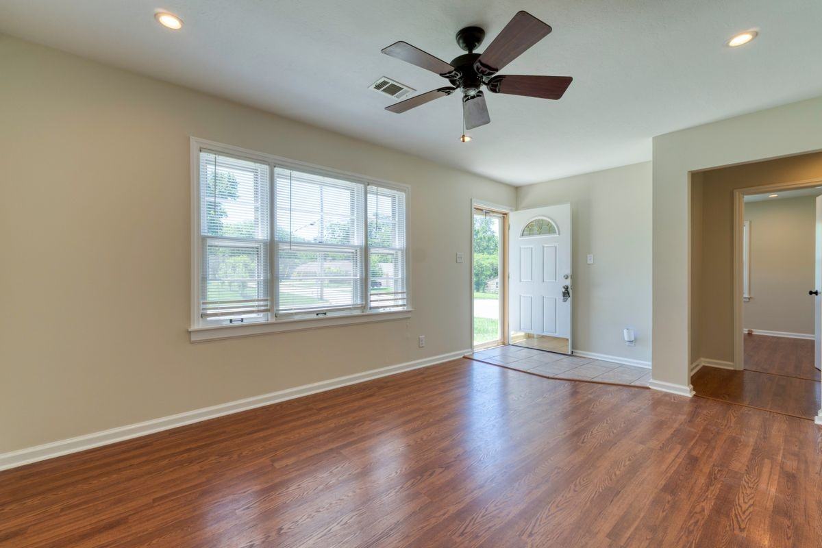 10622 W 57th St - Photo 3 of 18