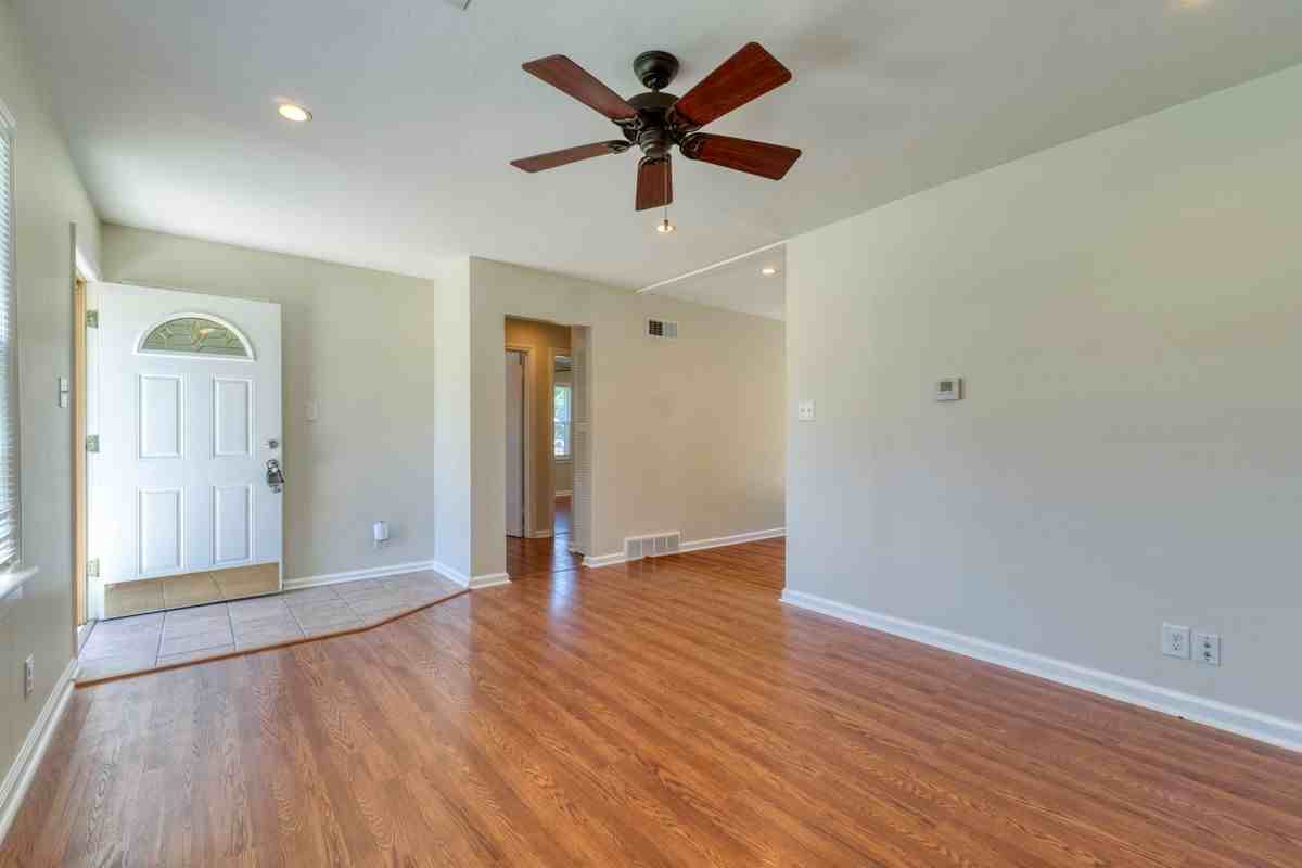 10622 W 57th St - Photo 4 of 18