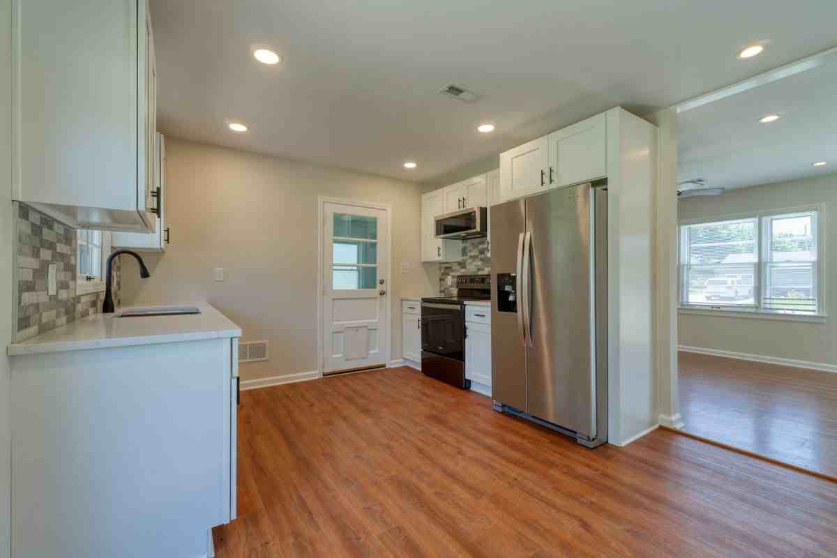 10622 W 57th St - Photo 6 of 18