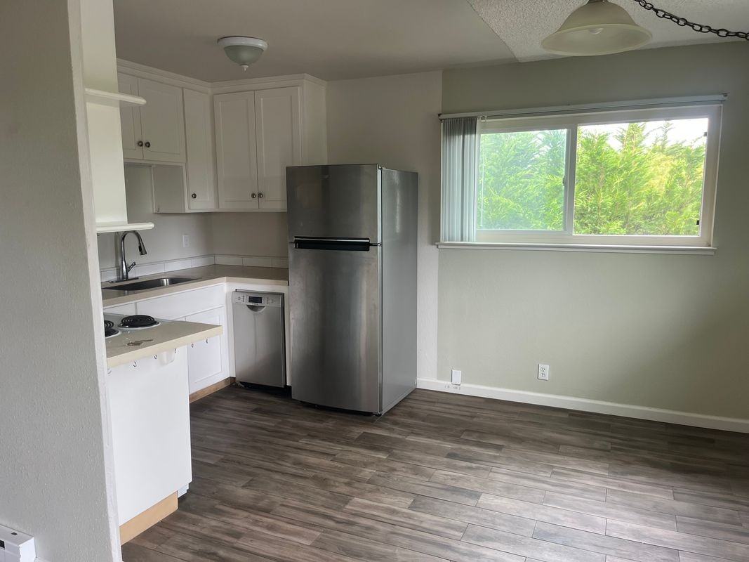 526 California Ave - Photo 2 of 9