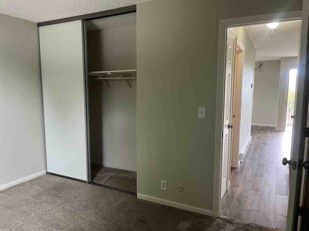 526 California Ave - Photo 6 of 9