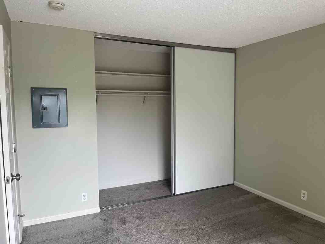 526 California Ave - Photo 7 of 9