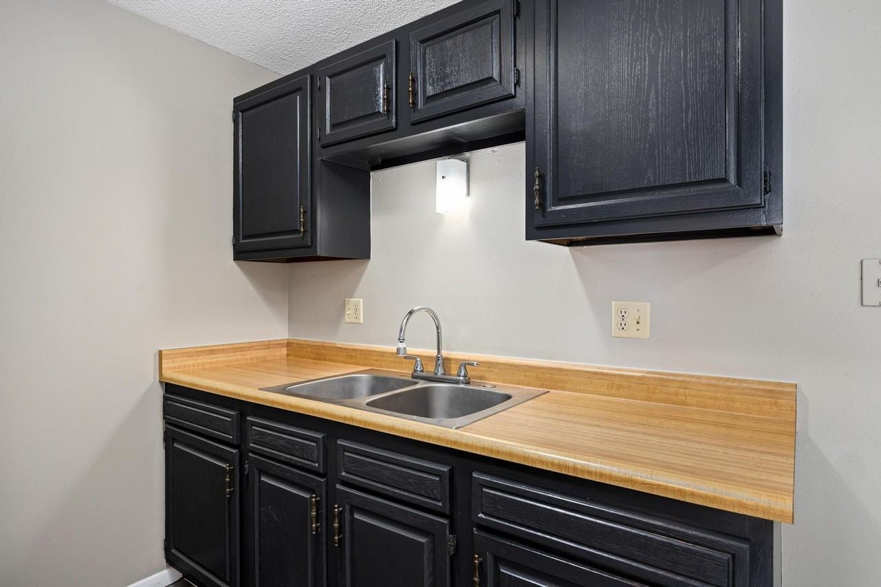 128 Kickapoo Dr - Photo 3 of 13
