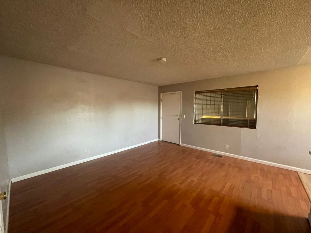 2560 2560 E Street - D #D - Photo 3 of 6