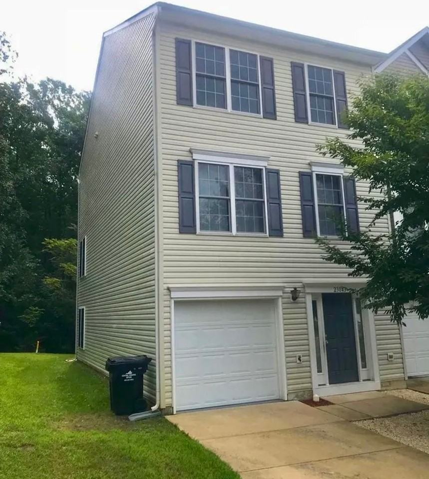 23043 Triple Crown Dr - Photo 3 of 28