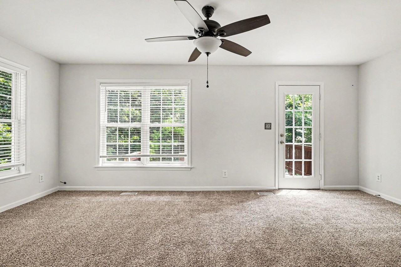 23043 Triple Crown Dr - Photo 5 of 28