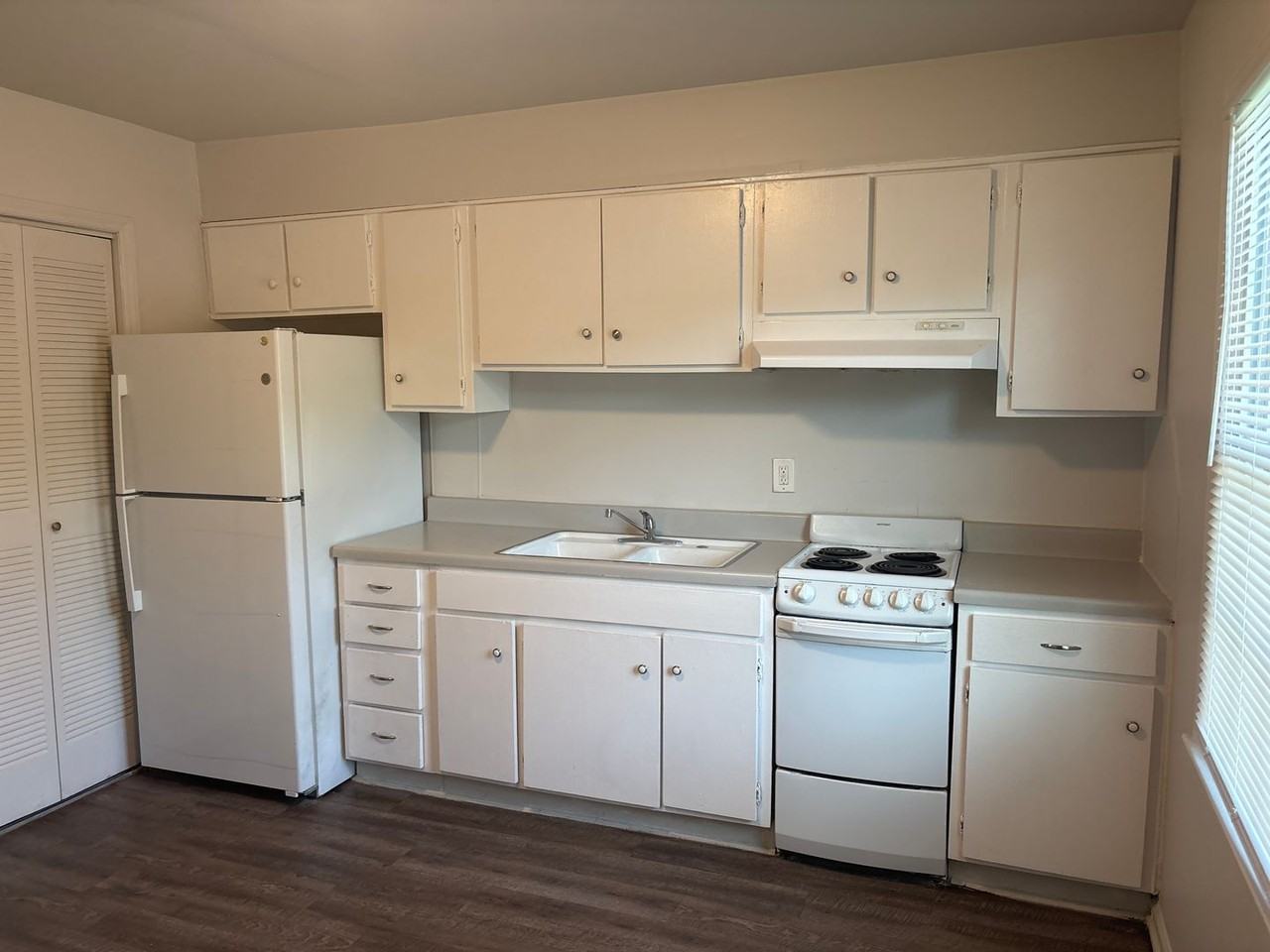 Chesterfield Court - Photo 5 of 27