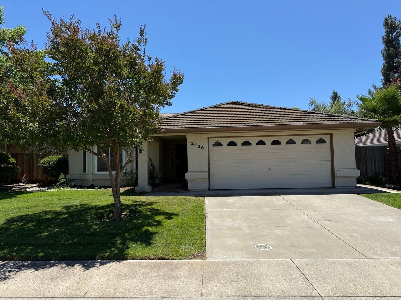 2136 Southgate Dr - Photo 2 of 33