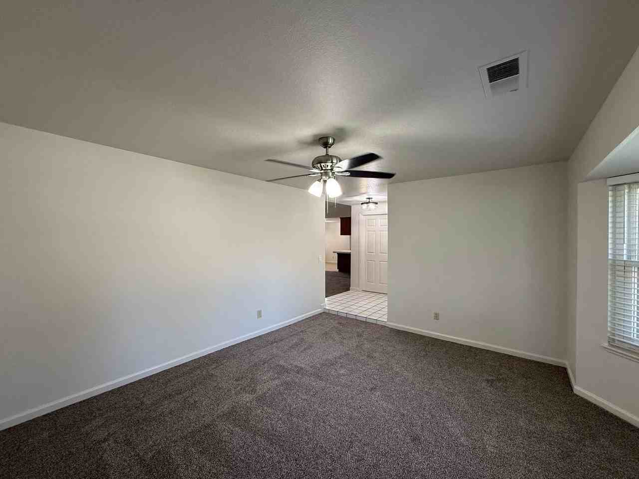2136 Southgate Dr - Photo 5 of 33