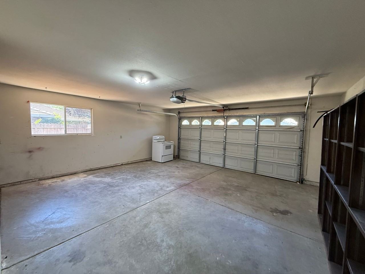 2136 Southgate Dr - Photo 7 of 33