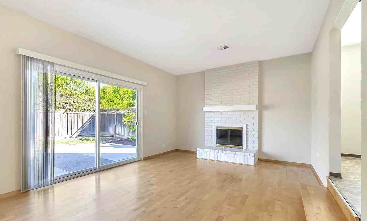 1383 Bouret Dr - Photo 2 of 8