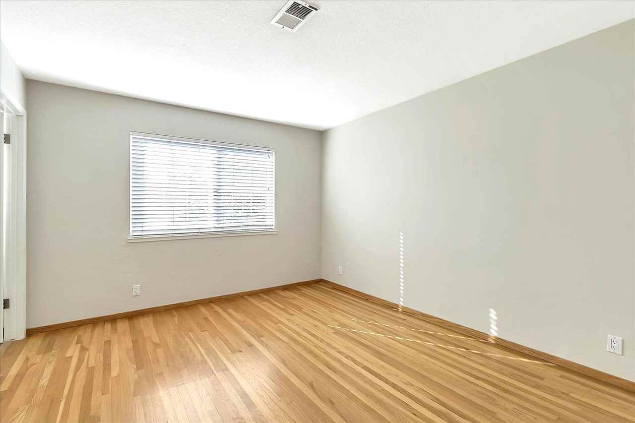 1383 Bouret Dr - Photo 5 of 8