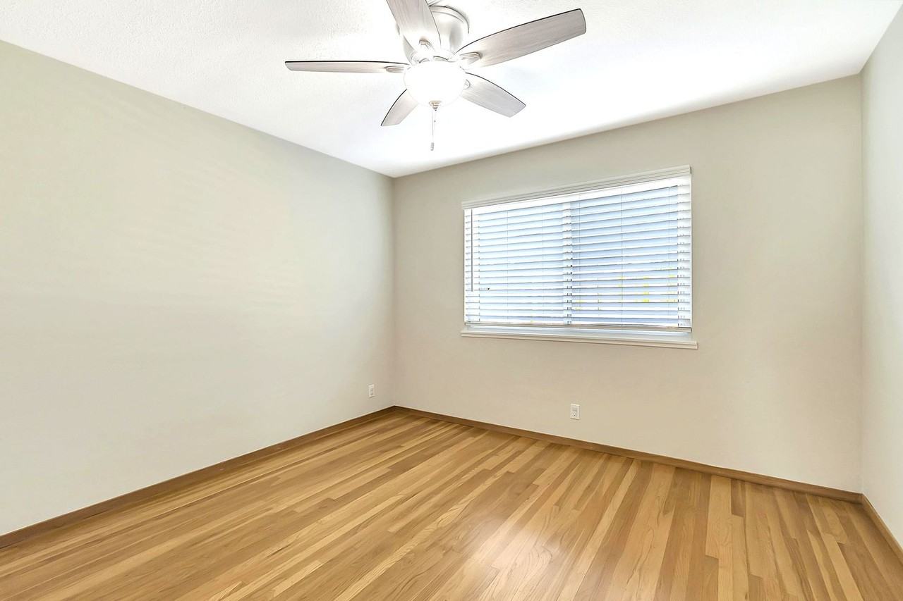 1383 Bouret Dr - Photo 6 of 8