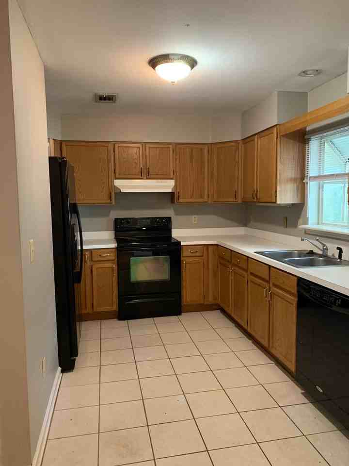 1742 Nestlewood Ln - Photo 5 of 25