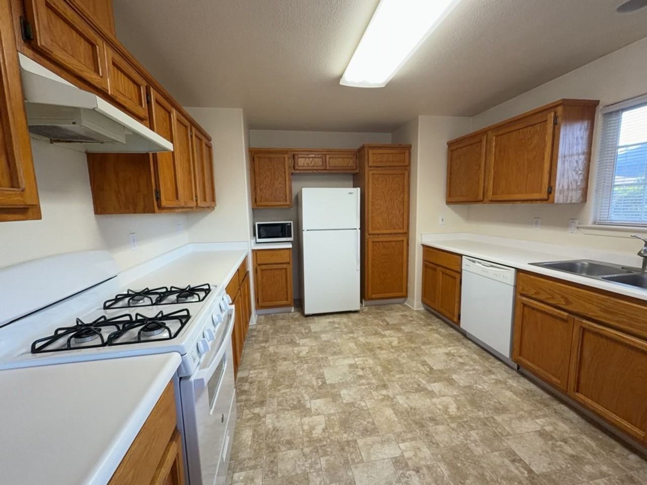 3121 Matthew Ln - Photo 2 of 27