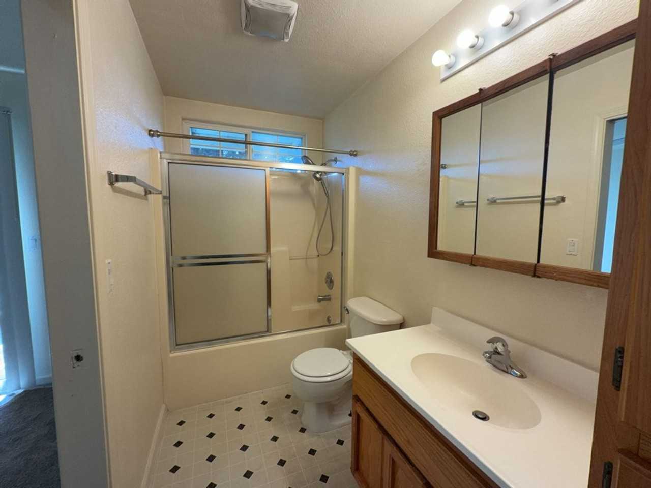 3121 Matthew Ln - Photo 3 of 27