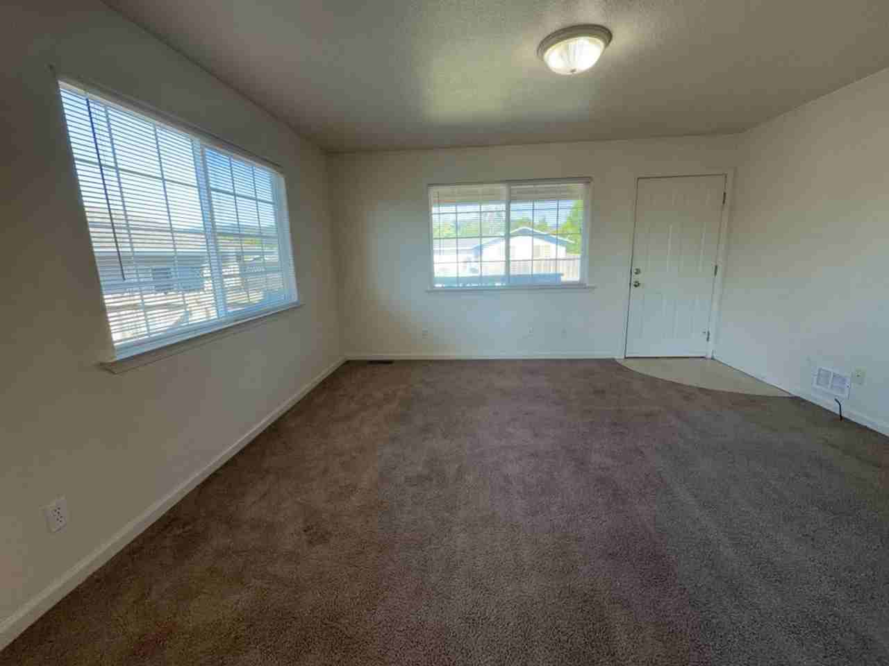 3121 Matthew Ln - Photo 4 of 27