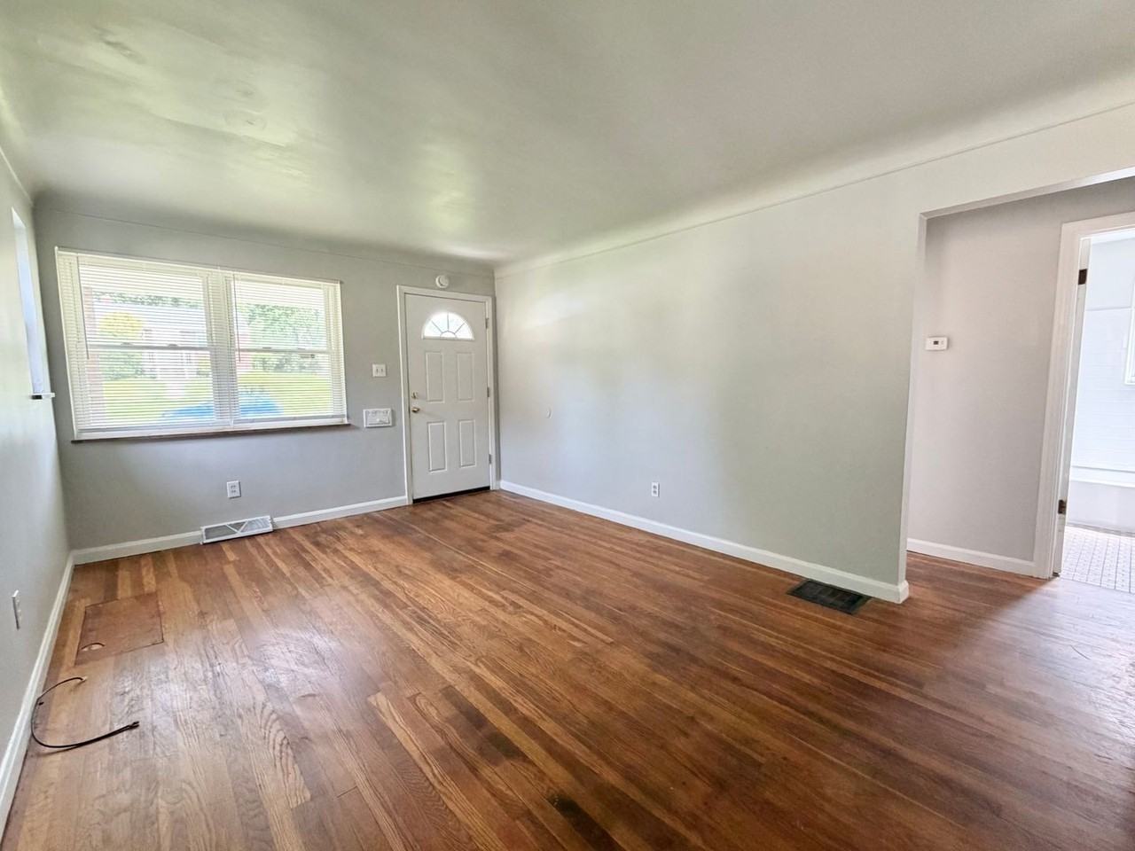 1959 N Lynndale Ave - Photo 2 of 8