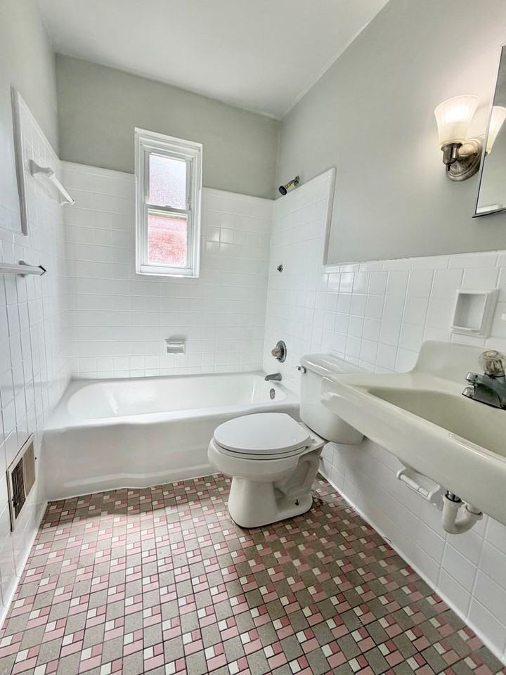 1959 N Lynndale Ave - Photo 3 of 8