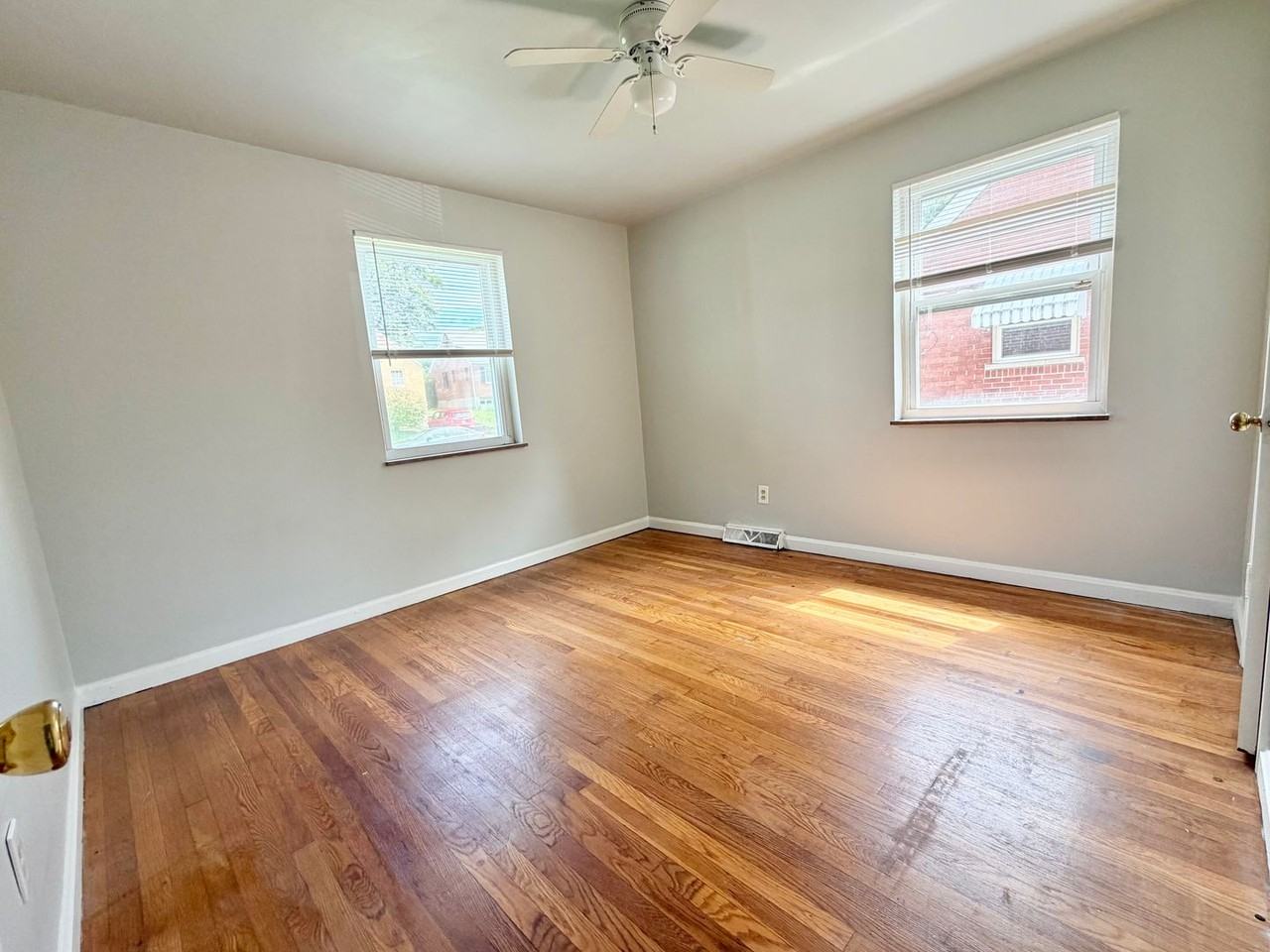 1959 N Lynndale Ave - Photo 4 of 8