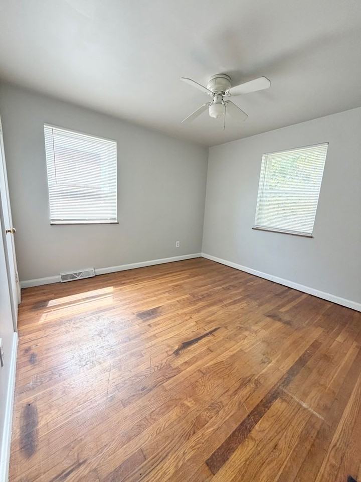 1959 N Lynndale Ave - Photo 5 of 8