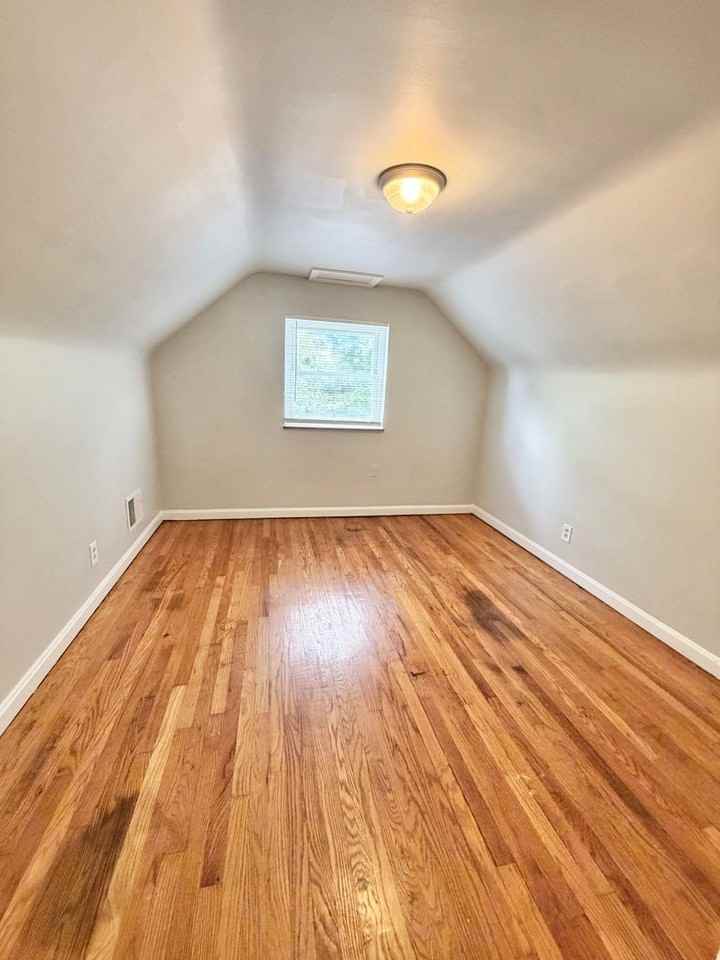 1959 N Lynndale Ave - Photo 7 of 8