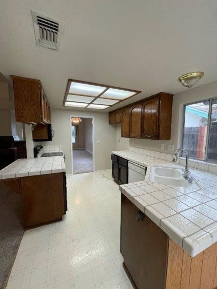 6505 Fuego Way - Photo 3 of 21
