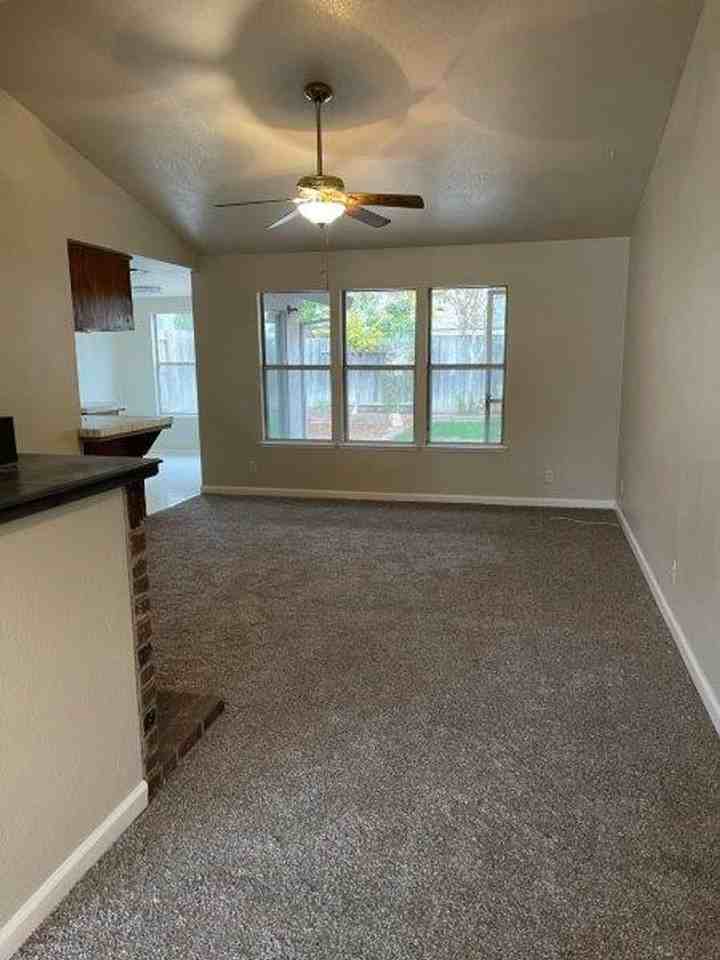 6505 Fuego Way - Photo 4 of 21