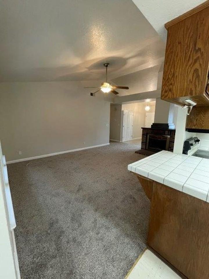 6505 Fuego Way - Photo 7 of 21