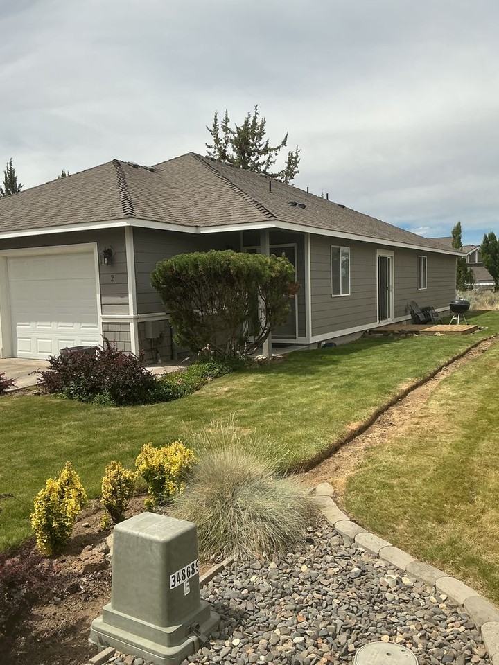 2382 Ne Mary Rose Pl #2 - Photo 3 of 13