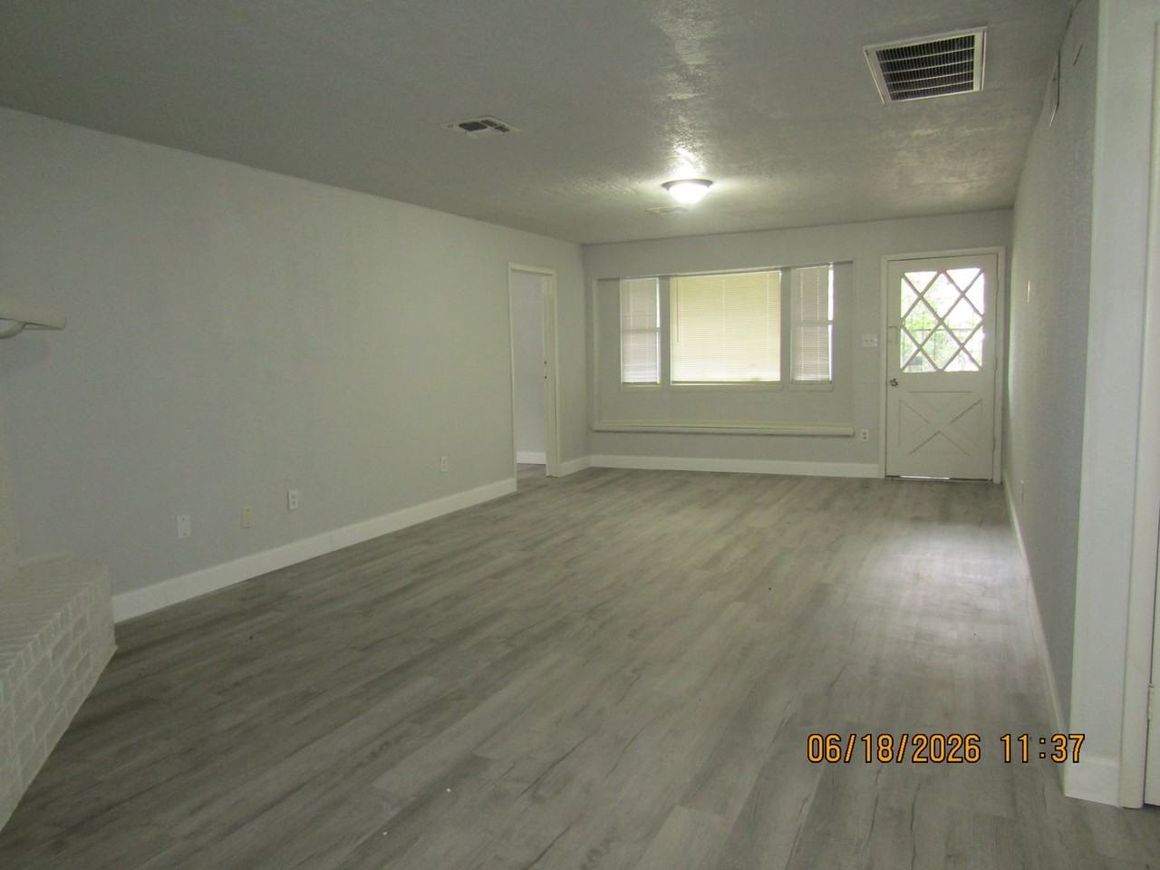 1202 Nw Lake Ave - Photo 3 of 35