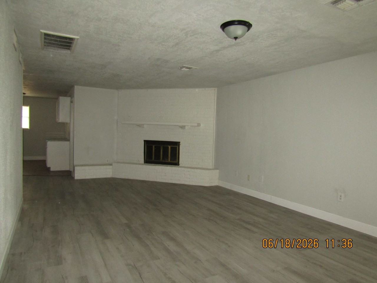 1202 Nw Lake Ave - Photo 4 of 35
