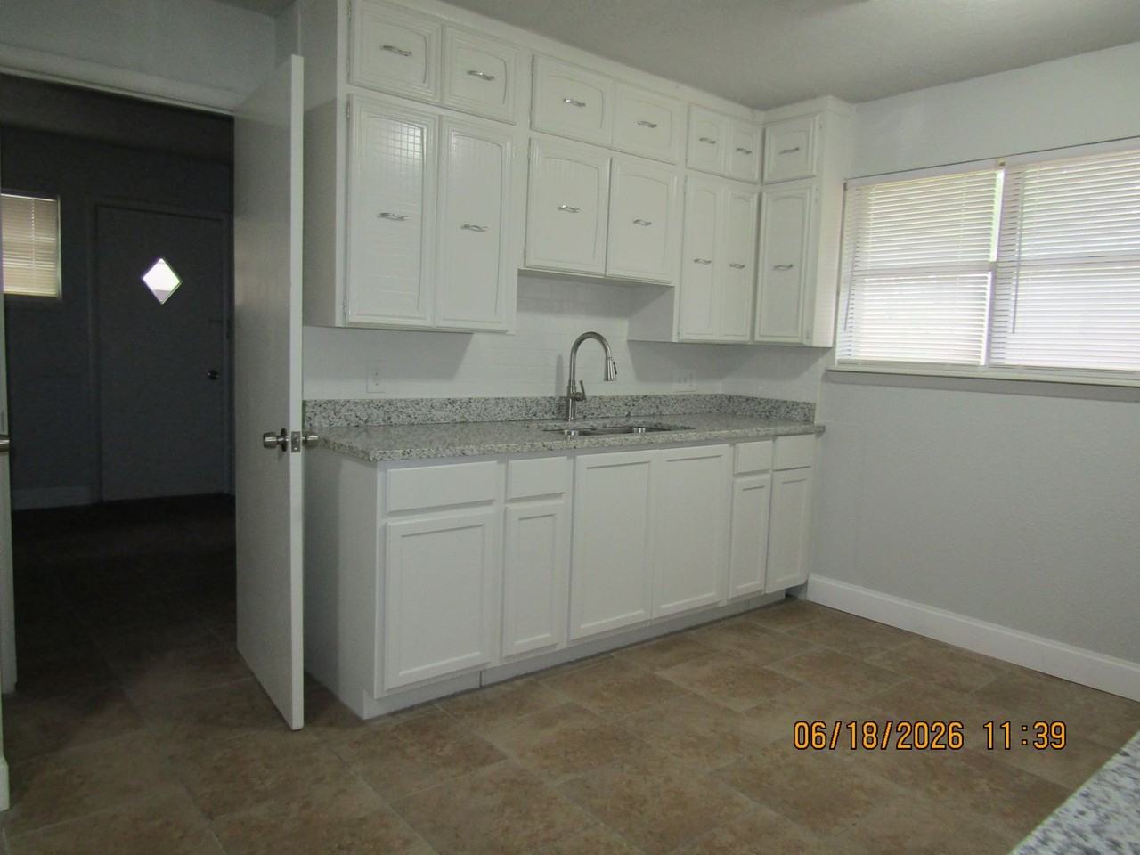 1202 Nw Lake Ave - Photo 5 of 35