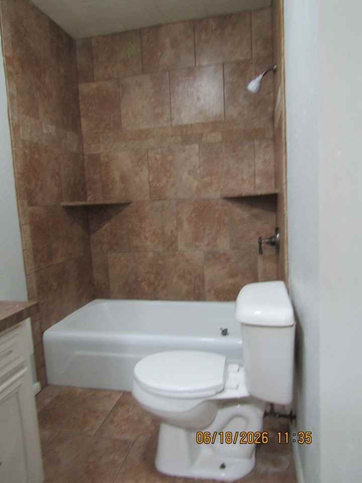 1202 Nw Lake Ave - Photo 6 of 35