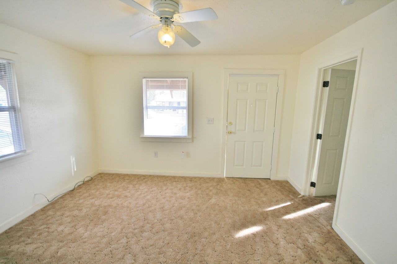 516 E Grand Ave - Photo 2 of 8