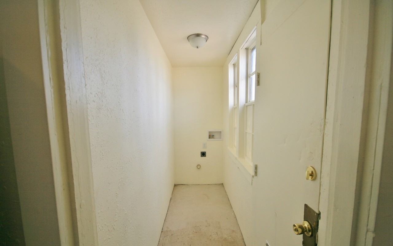 516 E Grand Ave - Photo 4 of 8
