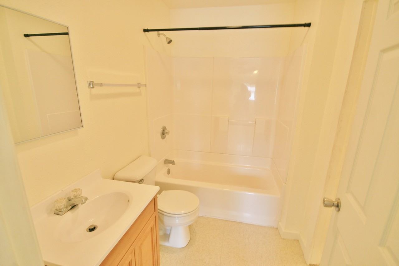 516 E Grand Ave - Photo 5 of 8