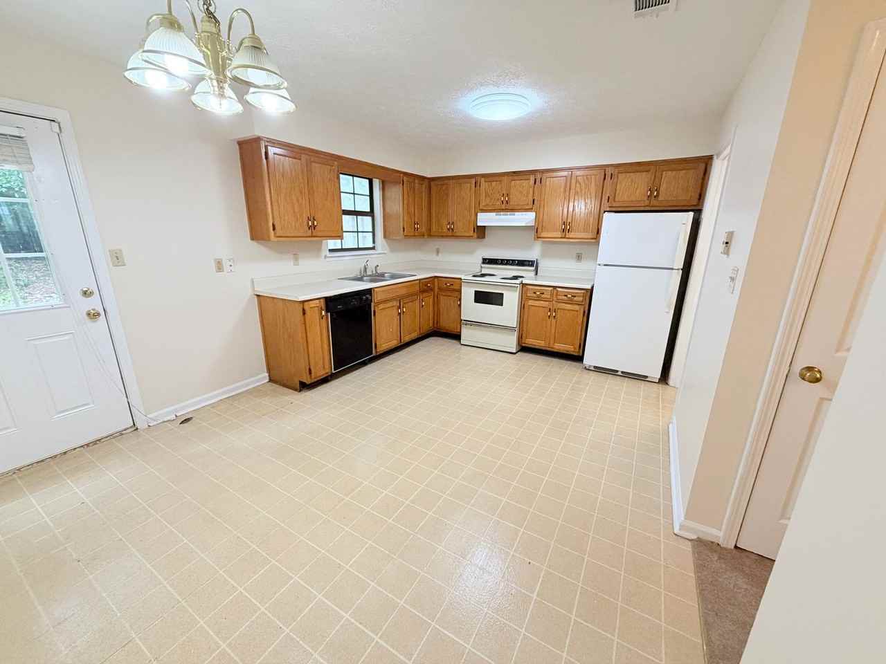 310 Leafmore Rd Sw - Photo 7 of 14