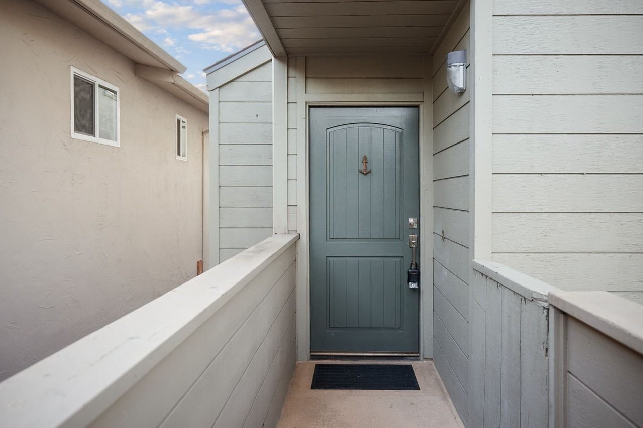 504 Ocean Ave - Photo 4 of 30