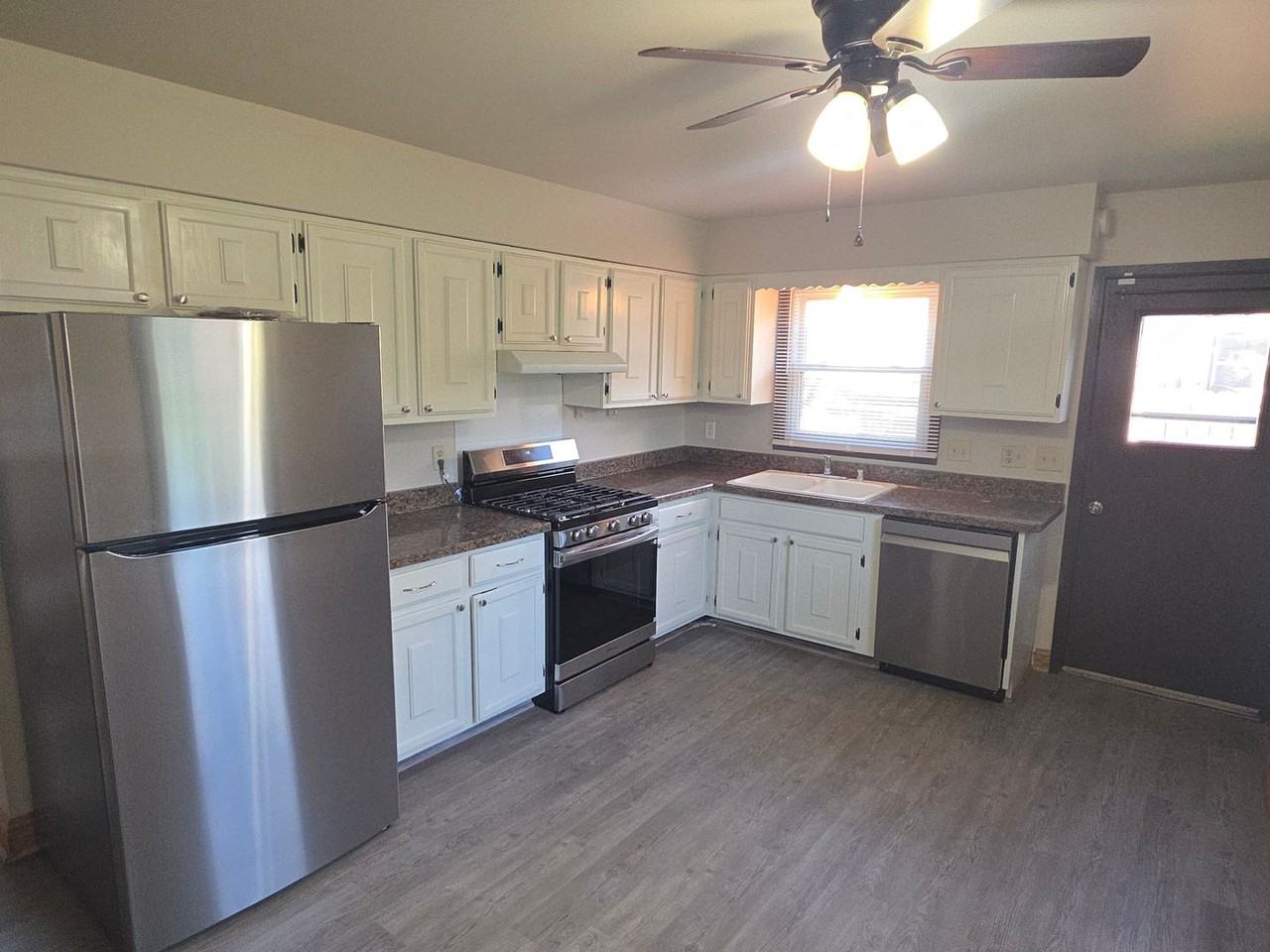 7538 S 75th St - Photo 7 of 16