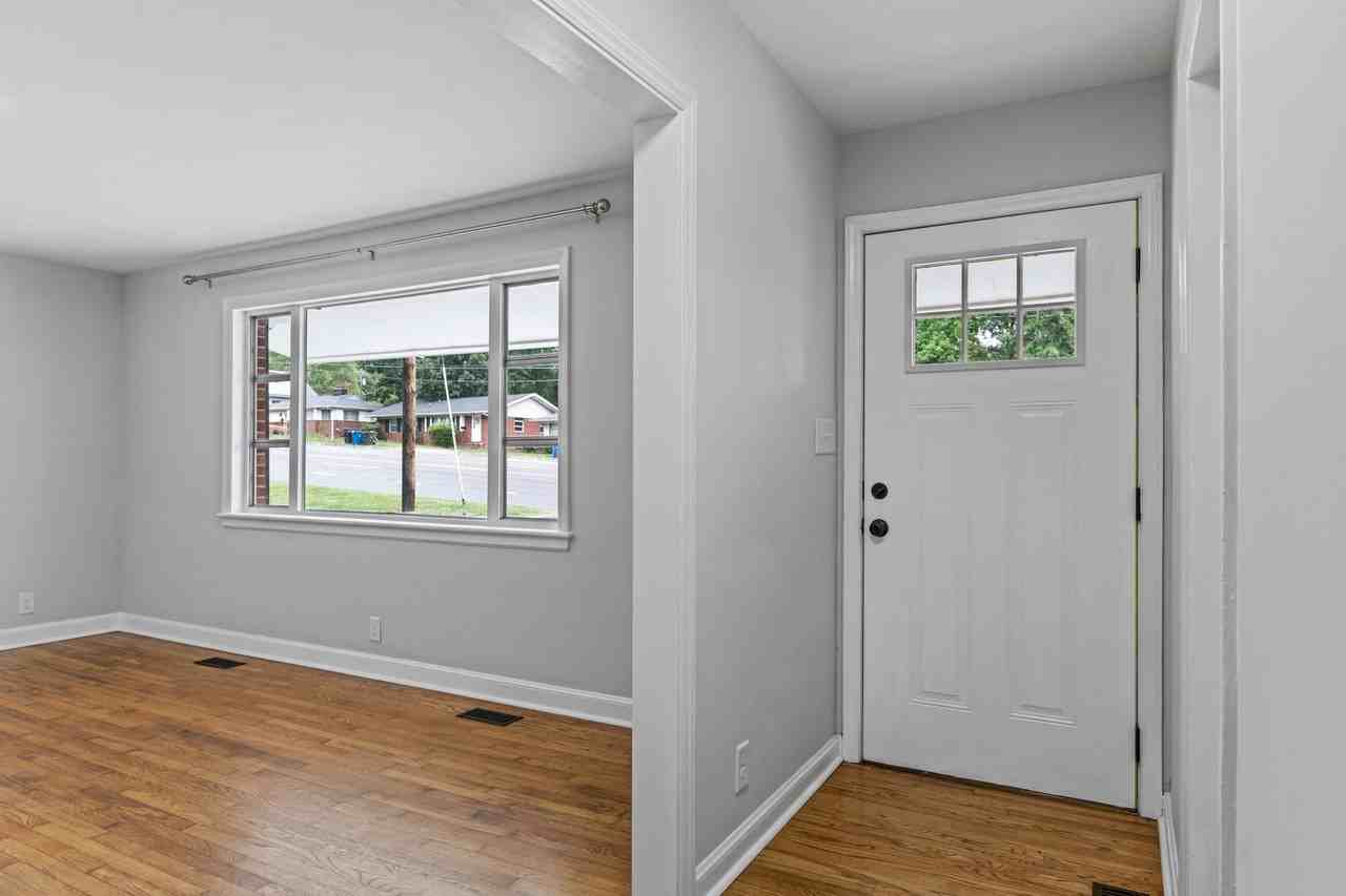 2003 N Duke St - Photo 4 of 35