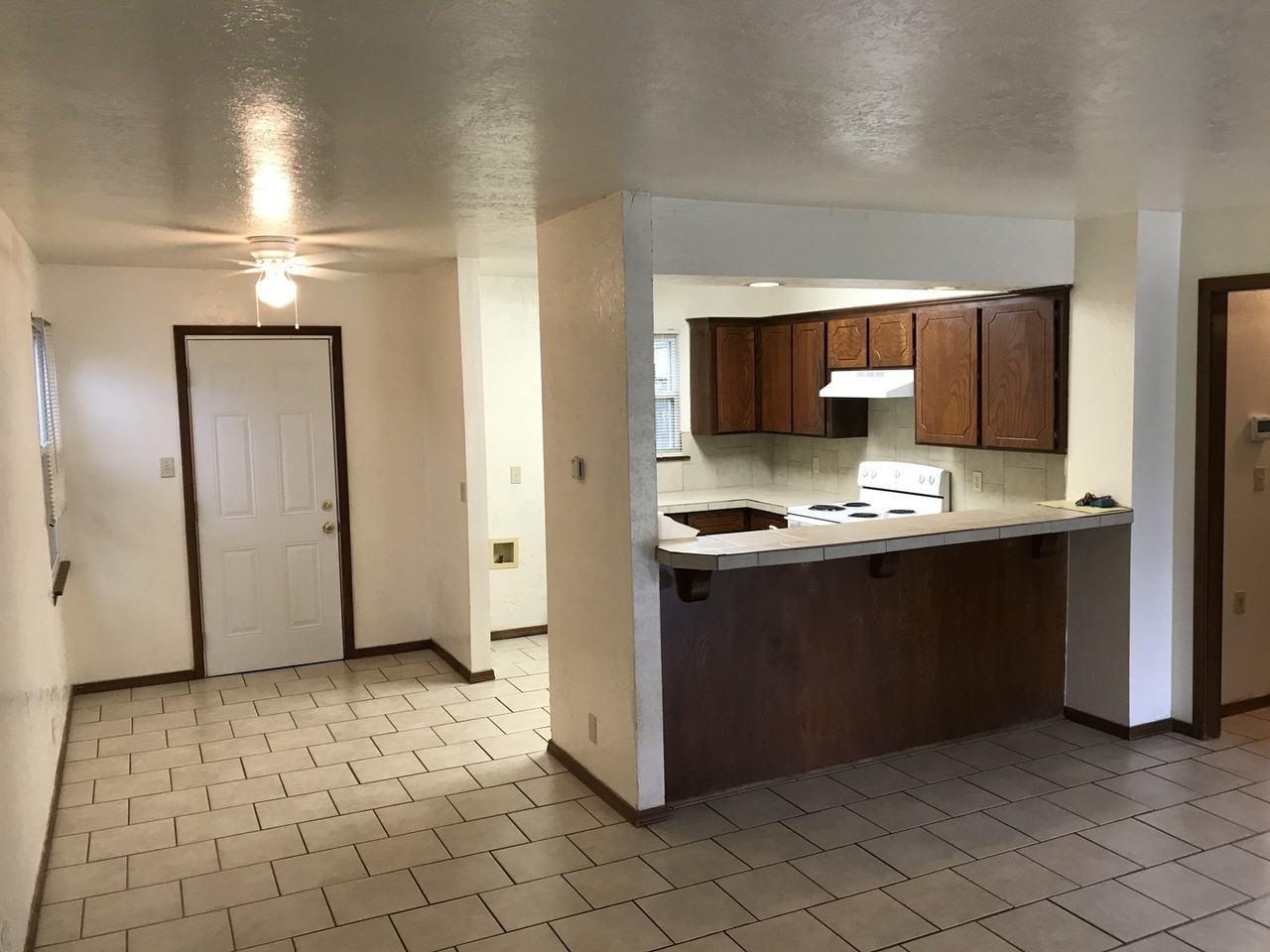 417 W Johnson St - Photo 2 of 5