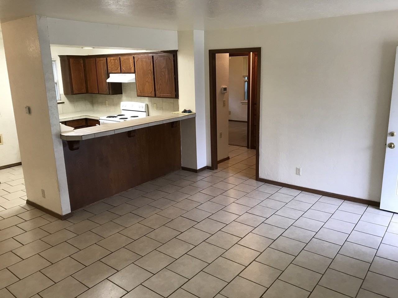 417 W Johnson St - Photo 3 of 5