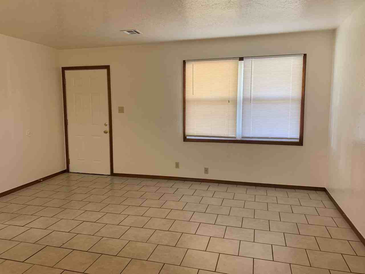 417 W Johnson St - Photo 4 of 5