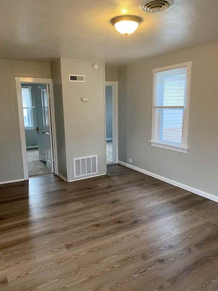 1013 W Church St - Photo 5 of 15