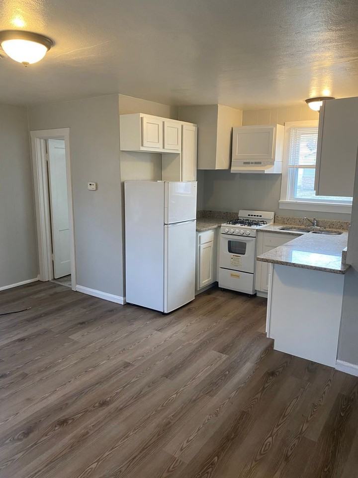 1013 W Church St - Photo 6 of 15