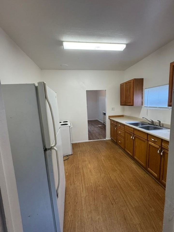 319 N Shasta St - Photo 2 of 22