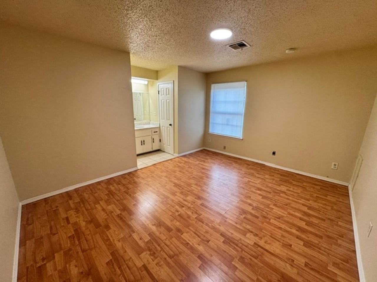 1004 Penn Ln - Photo 6 of 19