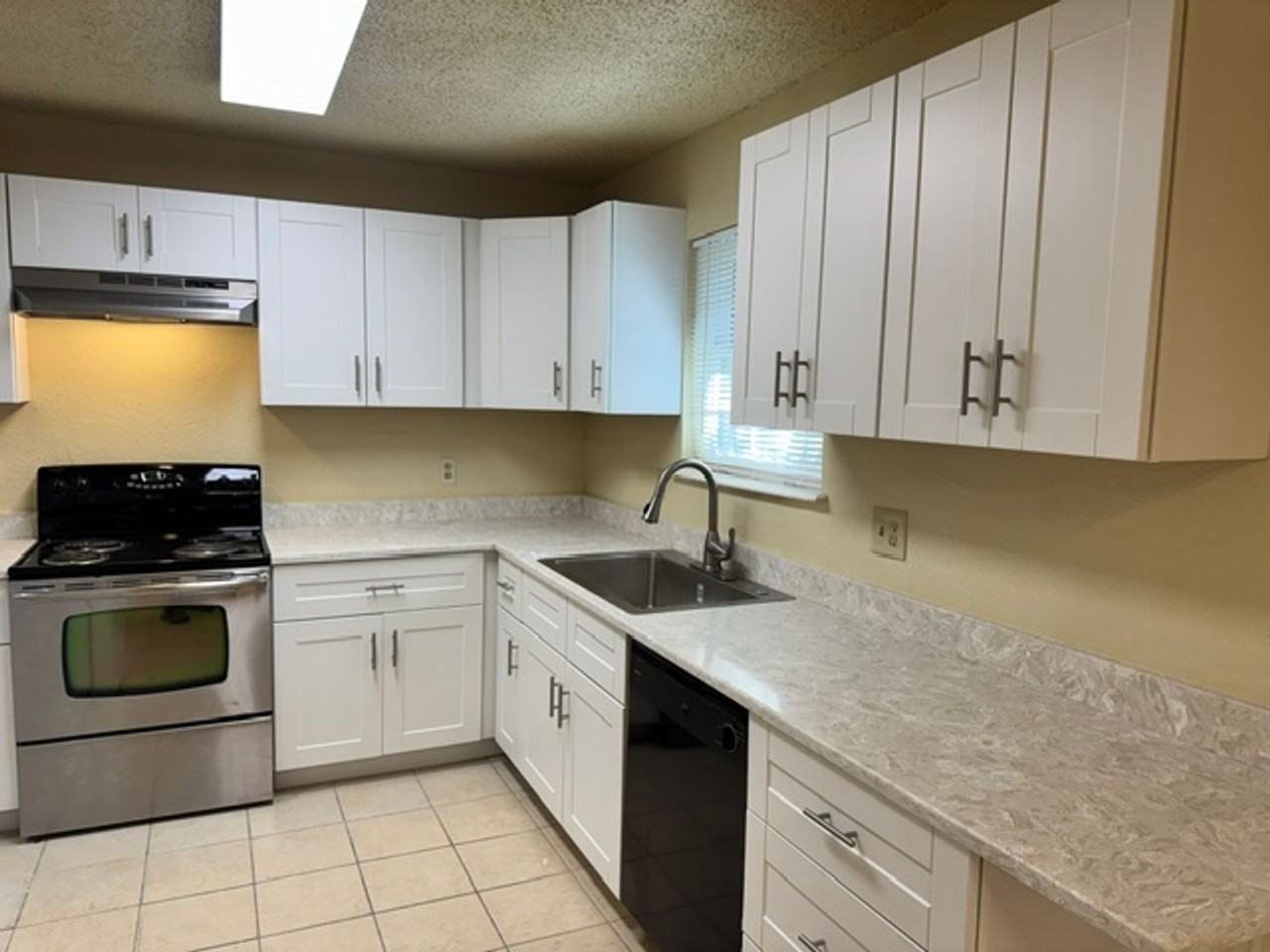 1004 Penn Ln - Photo 7 of 19